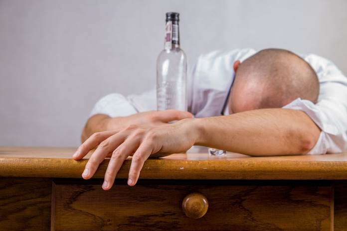 Perché l’alcol è legale e la marijuana no?